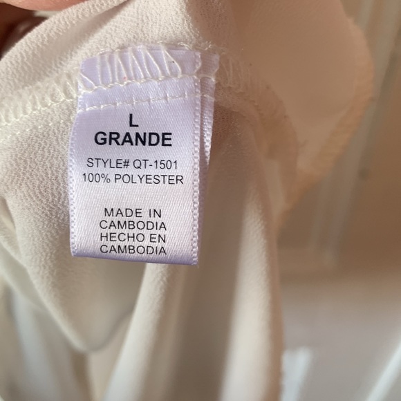 Women’s cream coloured sheer button up sleeveless blouse size Medium by Zenana - Picture 3 of 8